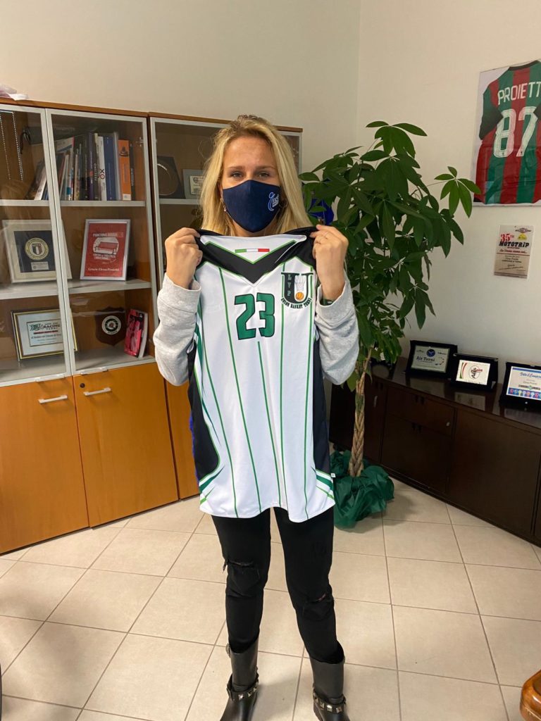 Una maglia Union per l’assessore allo sport Elena Proietti!